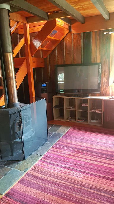 Whispering Hills Retreat - Foster Accommodation 12