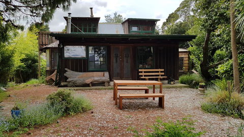 Whispering Hills Retreat - Foster Accommodation 5
