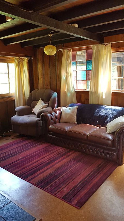 Whispering Hills Retreat - Foster Accommodation 7