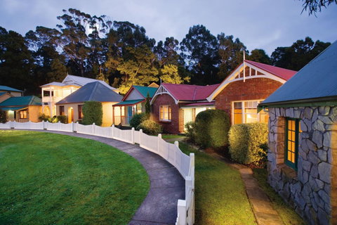 Strahan Village - Foster Accommodation 9