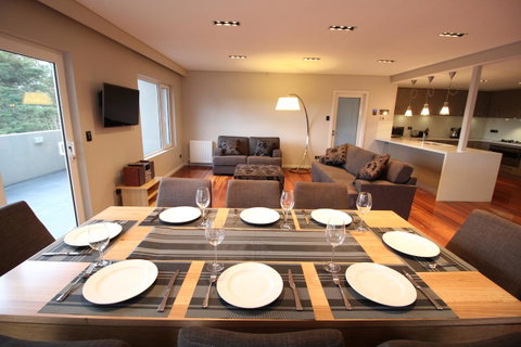 Sunny 3 Bedroom Apartment In Sandy Bay - Foster Accommodation 7