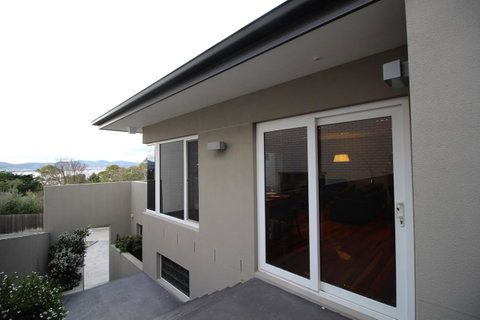 Sunny 3 Bedroom Apartment In Sandy Bay - Foster Accommodation 15