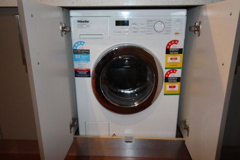 Sunny 3 Bedroom Apartment In Sandy Bay - Foster Accommodation 13
