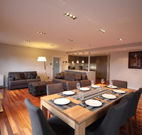 Sunny 3 Bedroom Apartment in Sandy Bay - Foster Accommodation