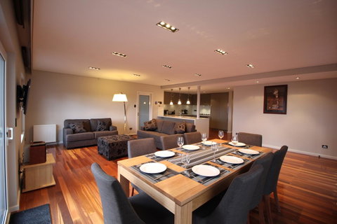 Sunny 3 Bedroom Apartment In Sandy Bay - Foster Accommodation 0