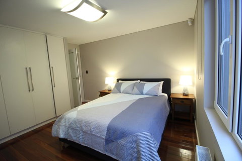 Sunny 3 Bedroom Apartment In Sandy Bay - Foster Accommodation 12