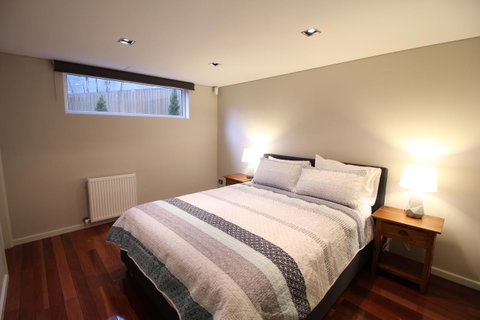Sunny 3 Bedroom Apartment In Sandy Bay - Foster Accommodation 14