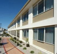 Edgewater Hotel - Foster Accommodation