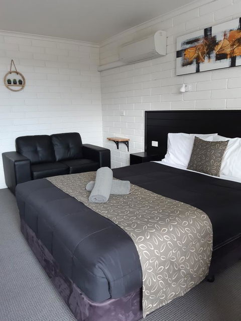 Anchor Wheel Motel - Foster Accommodation 0