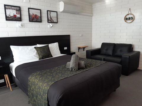 Anchor Wheel Motel - Foster Accommodation 3