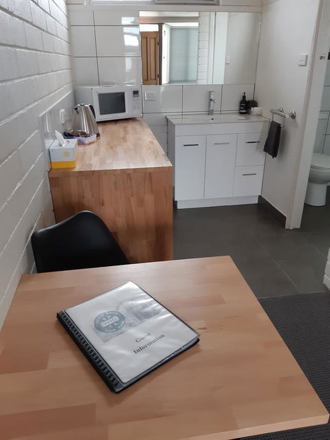 Anchor Wheel Motel - Foster Accommodation 6