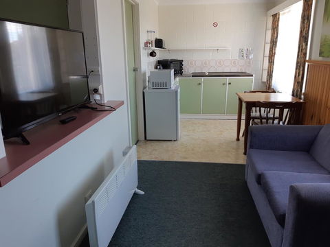 Anchor Wheel Motel - Foster Accommodation 14