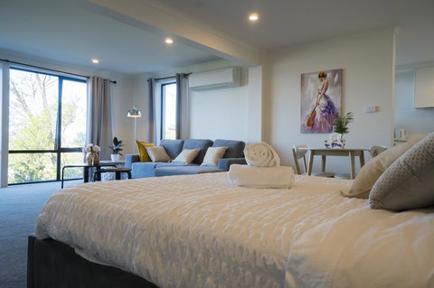 Amazing Sea Views Luxury Guest House - Foster Accommodation 1