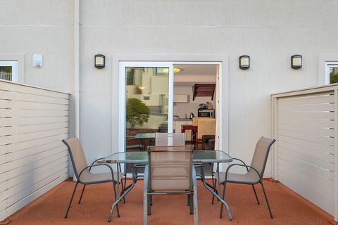 Apartment 104 - Foster Accommodation 6