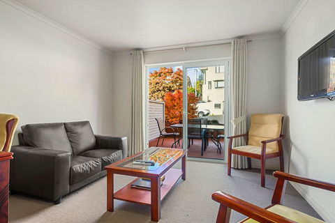 Apartment 104 - Foster Accommodation 5