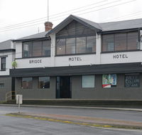Bridge Hotel - Foster Accommodation