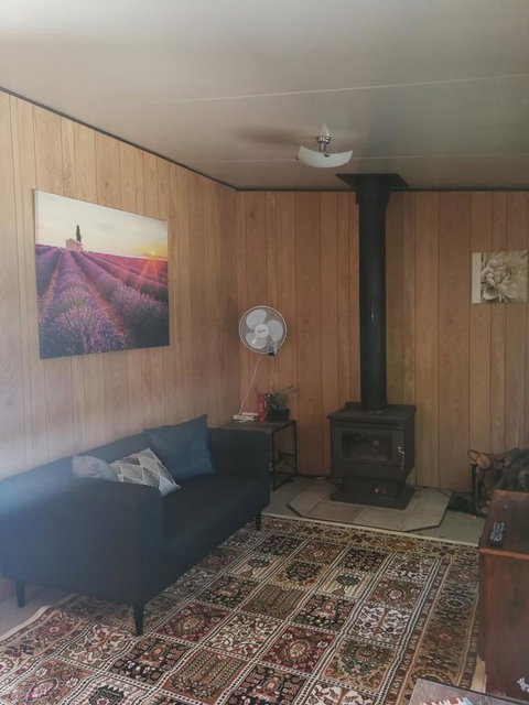 Hilltop Cottages - Foster Accommodation 16