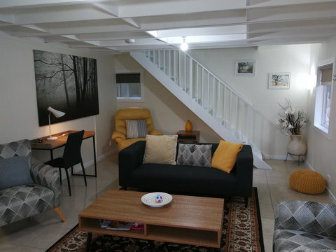 Hilltop Cottages - Foster Accommodation 2