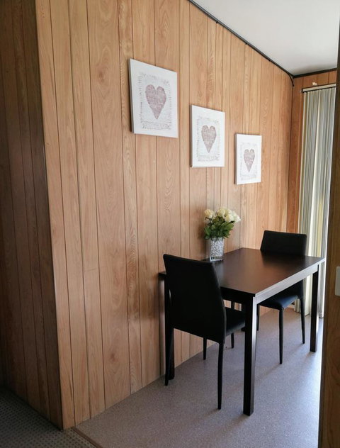 Hilltop Cottages - Foster Accommodation 17