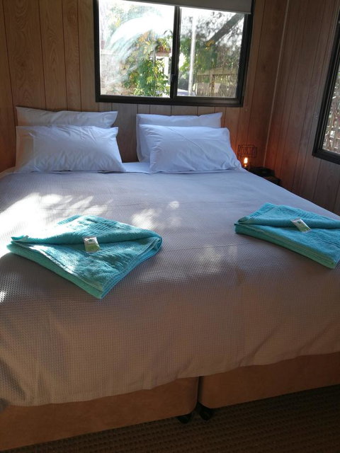 Hilltop Cottages - Foster Accommodation 12