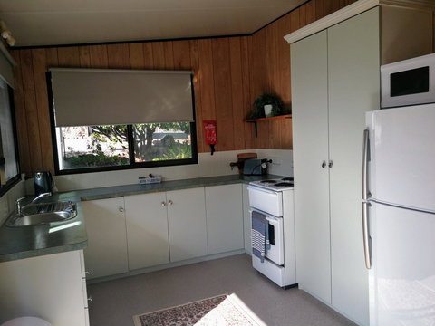 Hilltop Cottages - Foster Accommodation 11