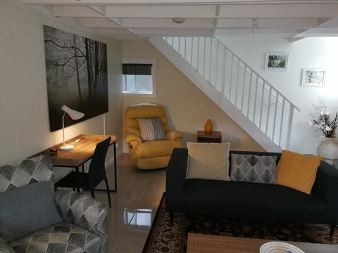 Hilltop Cottages - Foster Accommodation 6