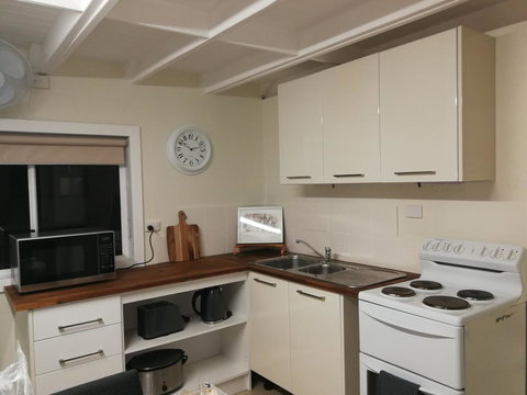 Hilltop Cottages - Foster Accommodation 5