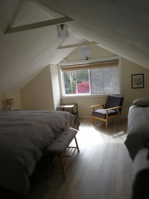 Hilltop Cottages - Foster Accommodation 3