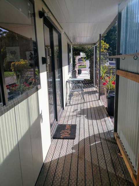 Hilltop Cottages - Foster Accommodation 19