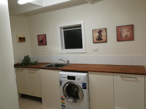 Hilltop Cottages - Foster Accommodation 4