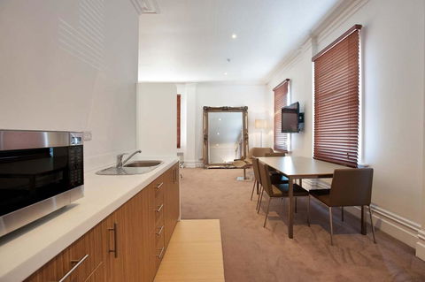 Ikon Hotel - Foster Accommodation 24