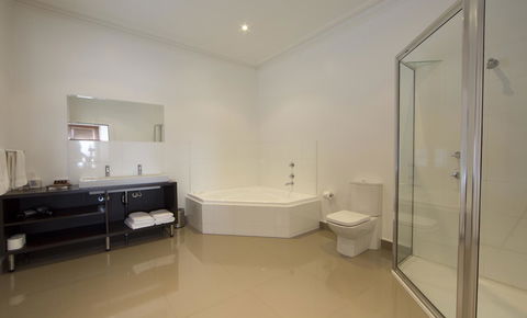 Ikon Hotel - Foster Accommodation 2
