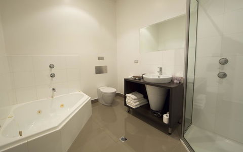 Ikon Hotel - Foster Accommodation 9