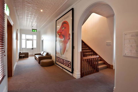 Ikon Hotel - Foster Accommodation 0