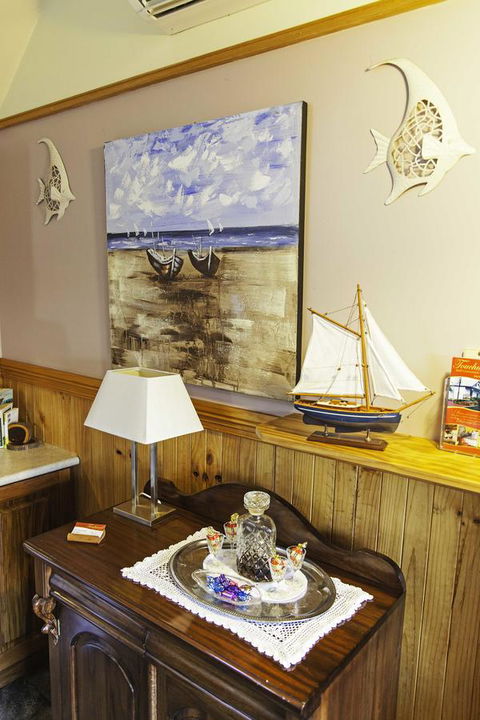 Touchwood Cottages - Foster Accommodation 7