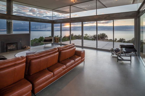 Avalon Coastal Retreat - Foster Accommodation 7