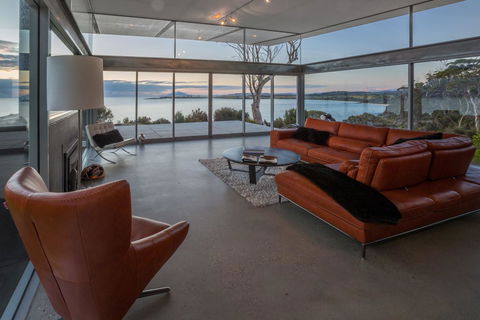 Avalon Coastal Retreat - Foster Accommodation 5