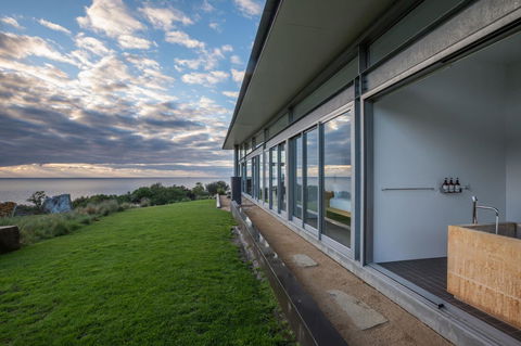Avalon Coastal Retreat - Foster Accommodation 19