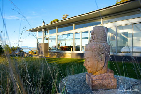 Avalon Coastal Retreat - Foster Accommodation 3