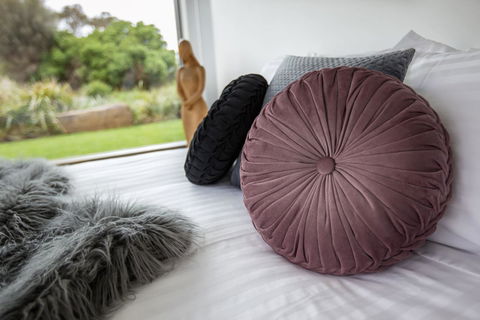 Avalon Coastal Retreat - Foster Accommodation 16