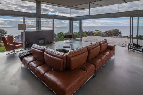 Avalon Coastal Retreat - Foster Accommodation 6