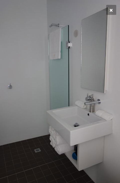 Avalon Coastal Retreat - Foster Accommodation 9