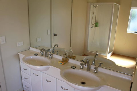 Villa 2 Bay Of Fires - Foster Accommodation 6