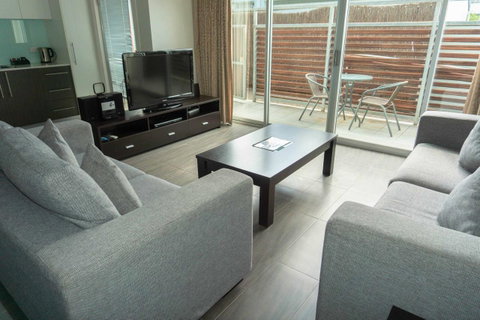 The Apollo - Foster Accommodation 16