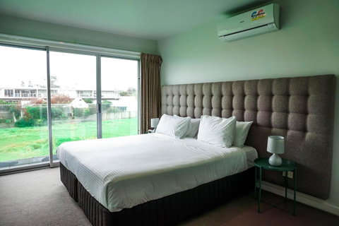 The Apollo - Foster Accommodation 18