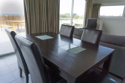 The Apollo - Foster Accommodation 8