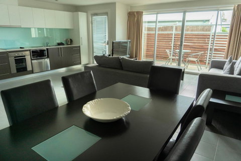 The Apollo - Foster Accommodation 10