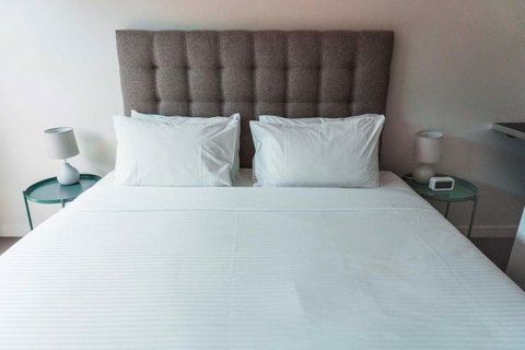 The Apollo - Foster Accommodation 6