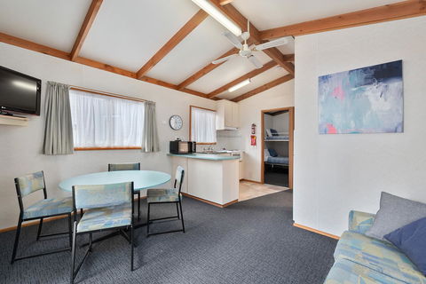 High Country Holiday Park - Foster Accommodation 18