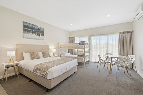 High Country Holiday Park - Foster Accommodation 4